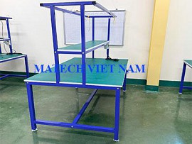 Bàn thao tác khung thép mặt gỗ khổ rộng có mặt bàn phụ