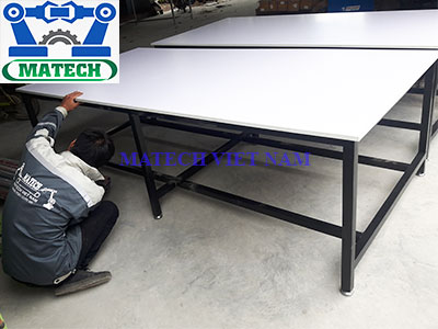 ban thao tac khung thep mat go