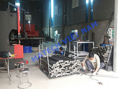 gia cong ke trung tai