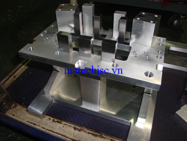 Chi tiết máy gia công phay CNC