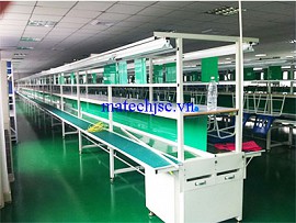 Băng truyền khung thép PVC có bàn thao tác liền