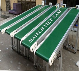 Băng tải PVC nghiêng