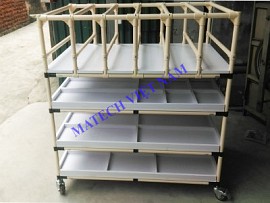 Xe đẩy hàng ống thép bọc nhựa có thành chắn phía trên