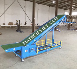 Băng tải PVC nâng hạ có thành chắn