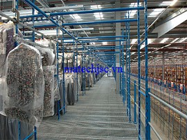 Băng tải xích treo dây chuyền may mặc