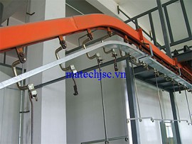 Băng tải xích treo chạy chạy lên tầng