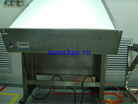 Bàn kiểm tra sản phẩm phòng sạch có đèn chiếu nghiêng