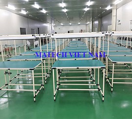 Bàn thao tác ống thép bọc nhựa có dàn đèn