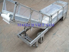 Băng tải gấp khúc PU có khung chắn bụi Meca