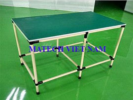 Bàn thao tác ống thép bọc nhựa 1 tầng 6 chân