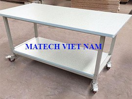 Bàn thao tác khung thép mặt gỗ 2 tầng có bánh xe