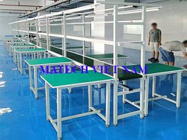 Bàn thao tác khung thép chống tĩnh điện ghép cạnh băng tải PVC