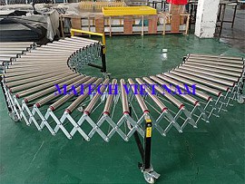 Băng tải con lăn xếp có thành chắn cuối băng