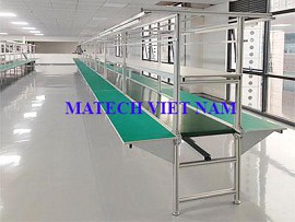 Băng tải PVC khung nhôm kèm bàn thao tác 2 bên