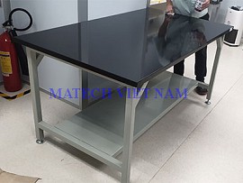 Bàn thao tác khung thép mặt đá Vicostone