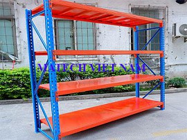 Kệ trung tải 4 tầng khung cột màu xanh, beam và mâm màu cam