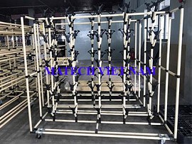 Xe đẩy ống thép bọc nhựa có chạc để mũ bảo hiểm